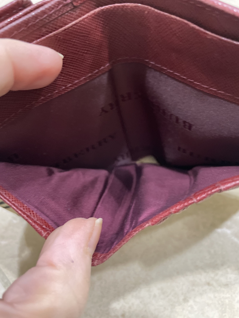 Burberry Vintage Check Tri-Fold Wallet in Haymarket Check with Burgundy Trim - Picture 13 of 13
